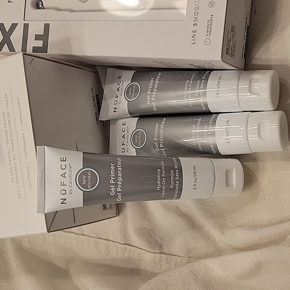 NuFACE Facial Toning and Line Smoothing Device Set - Picture 4 of 6